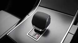 2025 (74) LAND ROVER RANGE ROVER VELAR 2.0 D200 MHEV Dynamic HSE 5dr Auto 5660402