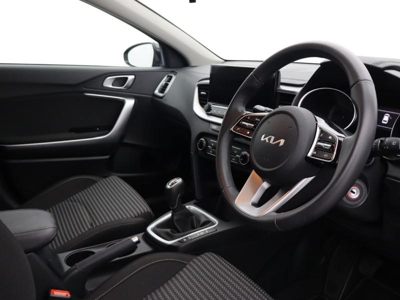 2025 (25) KIA CEED 1.5T GDi ISG 138 2 5dr 4730344