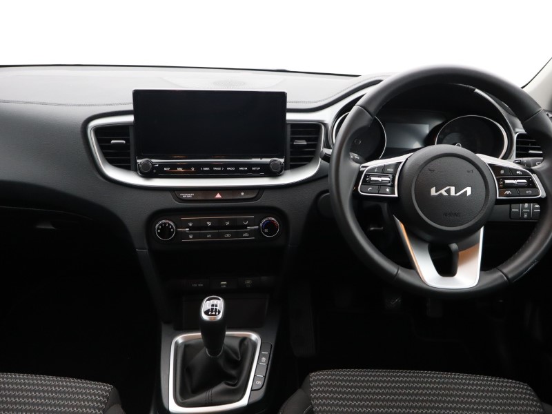 2025 (25) KIA CEED 1.5T GDi ISG 138 2 5dr 4730335