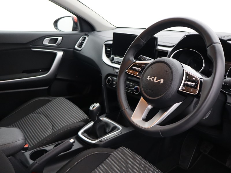 2025 (25) KIA CEED 1.5T GDi ISG 138 2 5dr 4730850