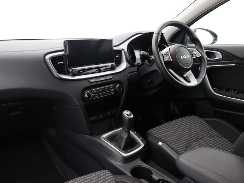 2025 (25) KIA CEED 1.5T GDi ISG 138 2 5dr 4730846