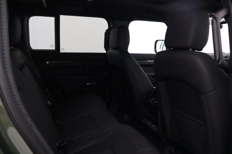 2025 (75) LAND ROVER DEFENDER 3.0 D350 X-Dynamic SE 110 5dr Auto 5652221