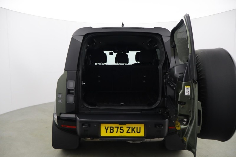 2025 (75) LAND ROVER DEFENDER 3.0 D350 X-Dynamic SE 110 5dr Auto 5652030