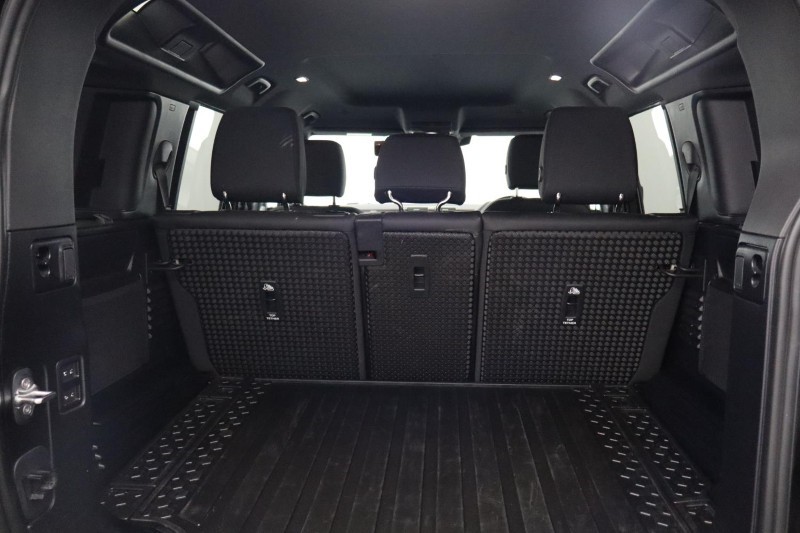 2025 (75) LAND ROVER DEFENDER 3.0 D350 X-Dynamic SE 110 5dr Auto 5652032