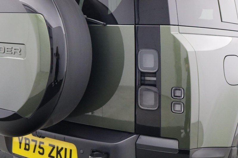 2025 (75) LAND ROVER DEFENDER 3.0 D350 X-Dynamic SE 110 5dr Auto 5652028