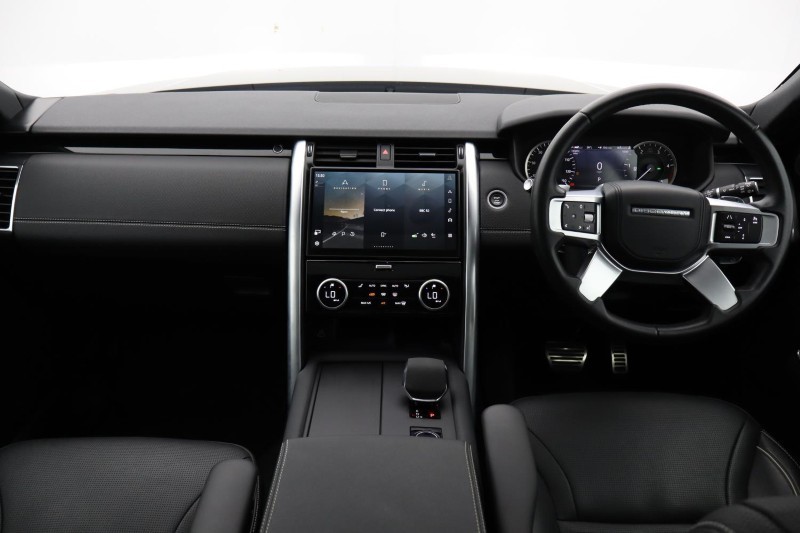 2022 (72) LAND ROVER DISCOVERY 3.0 D300 R-Dynamic HSE 5dr Auto 5698556