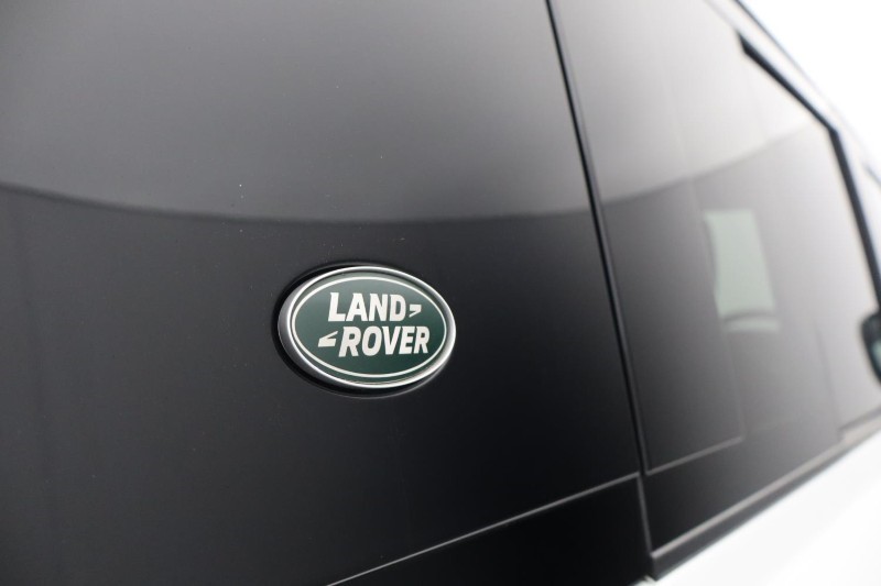 2022 (72) LAND ROVER DEFENDER 3.0 D300 X-Dynamic SE 110 5dr Auto 5704129