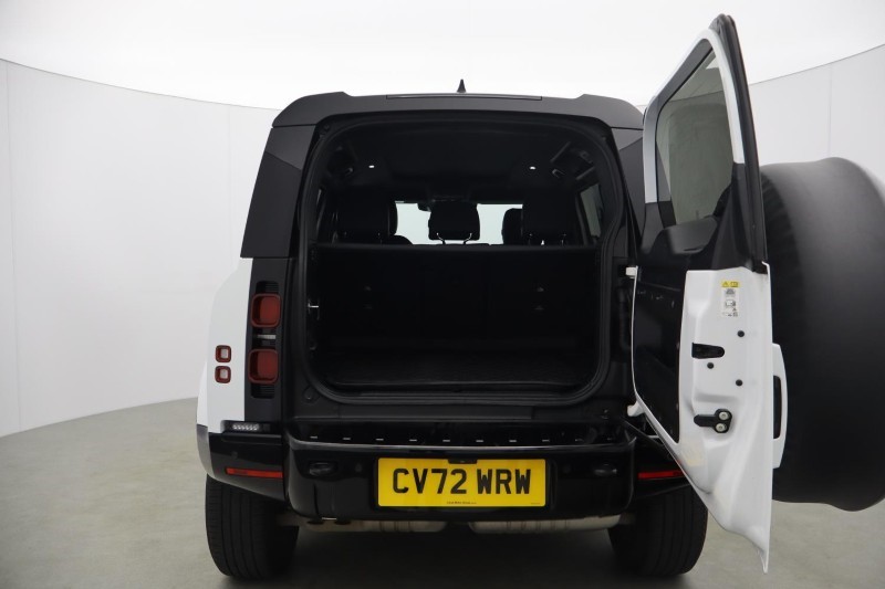 2022 (72) LAND ROVER DEFENDER 3.0 D300 X-Dynamic SE 110 5dr Auto 5704087