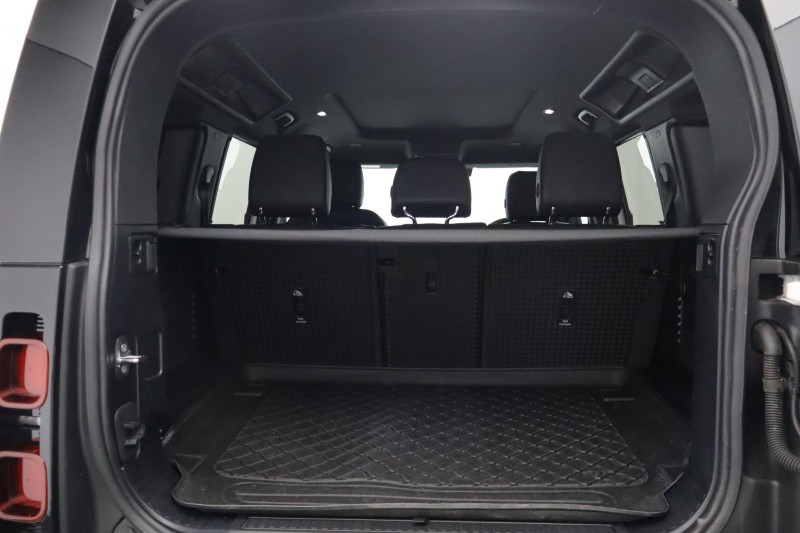 2022 (72) LAND ROVER DEFENDER 3.0 D300 X-Dynamic SE 110 5dr Auto 5704088