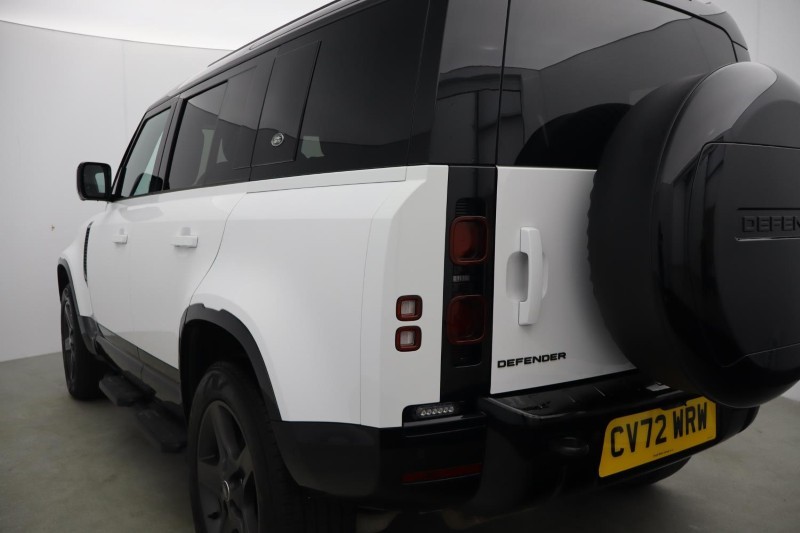 2022 (72) LAND ROVER DEFENDER 3.0 D300 X-Dynamic SE 110 5dr Auto 5704085