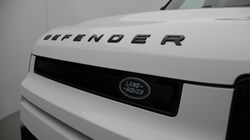 2022 (72) LAND ROVER DEFENDER 3.0 D300 X-Dynamic SE 110 5dr Auto 5704128