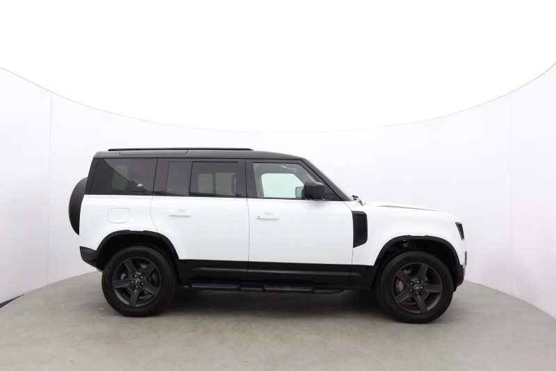 2022 (72) LAND ROVER DEFENDER 3.0 D300 X-Dynamic SE 110 5dr Auto 5704080