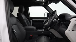 2022 (72) LAND ROVER DEFENDER 3.0 D300 X-Dynamic SE 110 5dr Auto 5704106