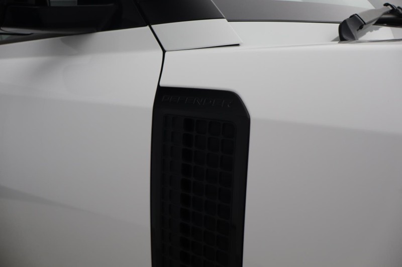 2022 (72) LAND ROVER DEFENDER 3.0 D300 X-Dynamic SE 110 5dr Auto 5704099