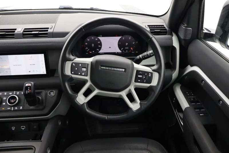 2022 (72) LAND ROVER DEFENDER 3.0 D300 X-Dynamic SE 110 5dr Auto 5704104