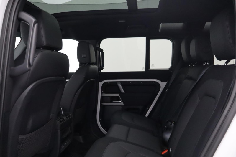 2022 (72) LAND ROVER DEFENDER 3.0 D300 X-Dynamic SE 110 5dr Auto 5704093
