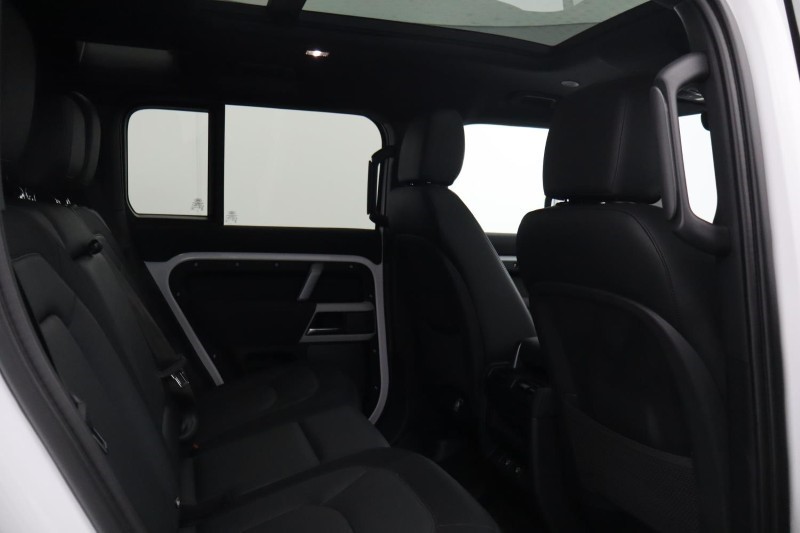 2022 (72) LAND ROVER DEFENDER 3.0 D300 X-Dynamic SE 110 5dr Auto 5704097