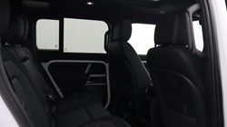 2022 (72) LAND ROVER DEFENDER 3.0 D300 X-Dynamic SE 110 5dr Auto 5704097