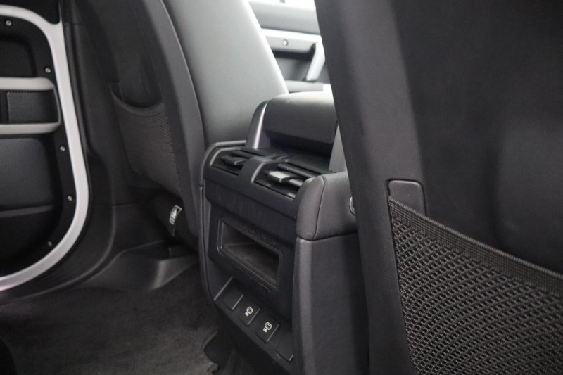 2022 (72) LAND ROVER DEFENDER 3.0 D300 X-Dynamic SE 110 5dr Auto 5704098