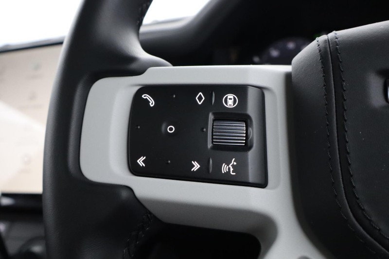 2026 (75) LAND ROVER DEFENDER 3.0 D350 X-Dynamic HSE 90 3dr Auto 5784627