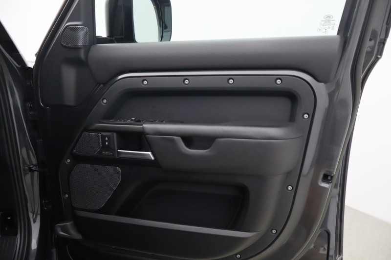 2022 (72) LAND ROVER DEFENDER 5.0 P525 V8 Carpathian Edition 110 5dr Auto 5715079