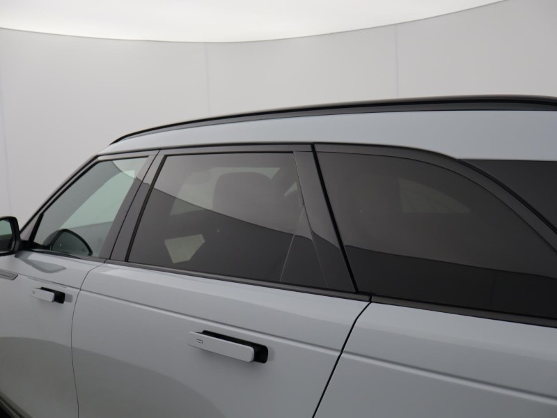 2025 (25) LAND ROVER RANGE ROVER VELAR 2.0 D200 MHEV Dynamic SE 5dr Auto 5745401