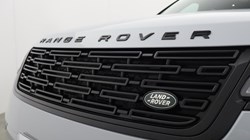 2025 (25) LAND ROVER RANGE ROVER VELAR 2.0 D200 MHEV Dynamic SE 5dr Auto 5745414