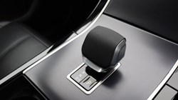 2025 (25) LAND ROVER RANGE ROVER VELAR 2.0 D200 MHEV Dynamic SE 5dr Auto 5745447