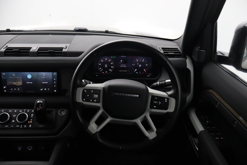 2020 (70) LAND ROVER DEFENDER 2.0 D240 SE 110 5dr Auto 5732732