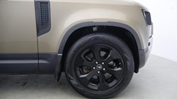 2020 (70) LAND ROVER DEFENDER 2.0 D240 SE 110 5dr Auto 5732717