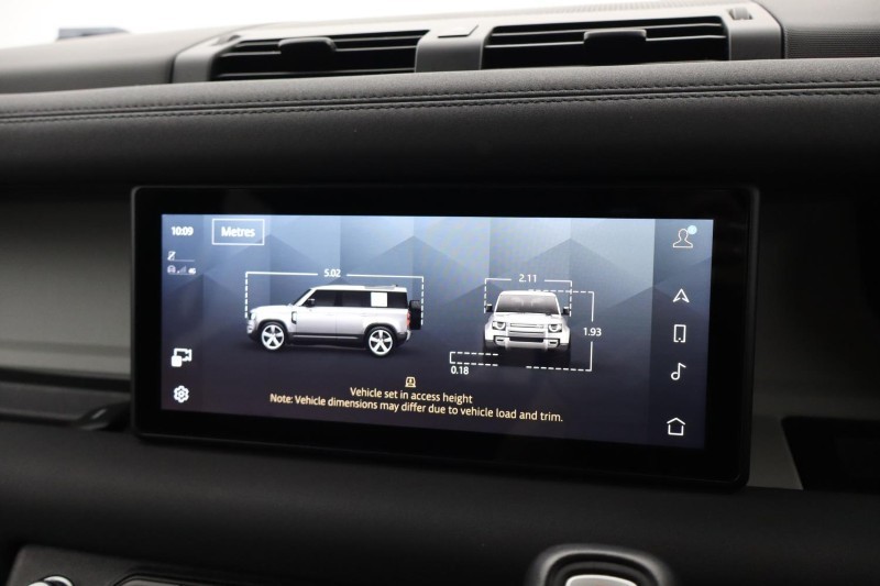 2020 (70) LAND ROVER DEFENDER 2.0 D240 SE 110 5dr Auto 5732748