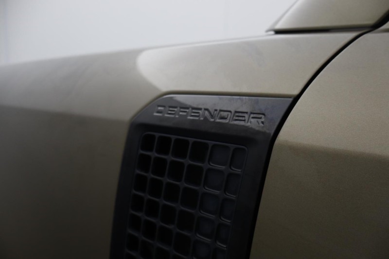 2020 (70) LAND ROVER DEFENDER 2.0 D240 SE 110 5dr Auto 5732724