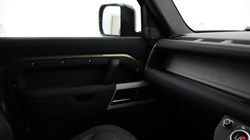 2020 (70) LAND ROVER DEFENDER 2.0 D240 SE 110 5dr Auto 5732753