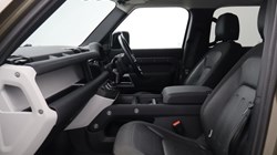2020 (70) LAND ROVER DEFENDER 2.0 D240 SE 110 5dr Auto 5732705