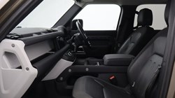 2020 (70) LAND ROVER DEFENDER 2.0 D240 SE 110 5dr Auto 5732707