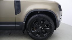 2020 (70) LAND ROVER DEFENDER 2.0 D240 SE 110 5dr Auto 5732716