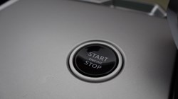 2025 (25) LAND ROVER RANGE ROVER 4.4 P615 V8 SV 4dr Auto 5906840