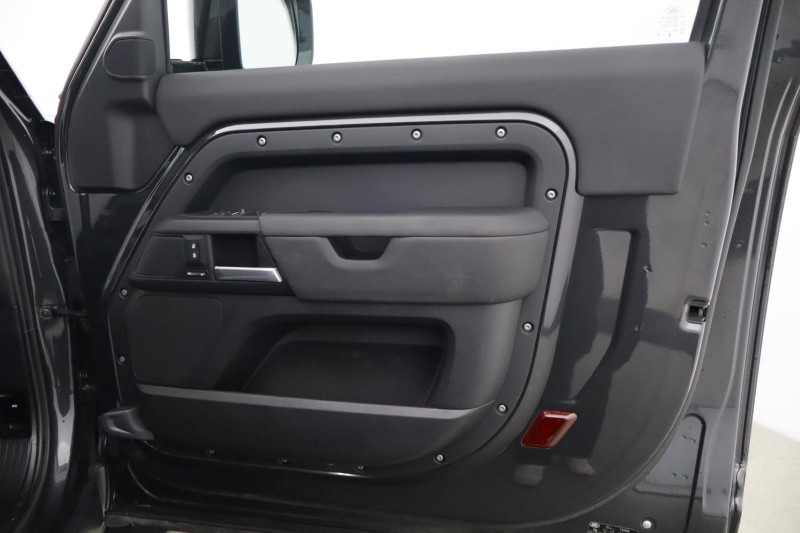 2024 (74) LAND ROVER COMMERCIAL DEFENDER 3.0 D250 Hard Top X-Dynamic SE Auto 5779744