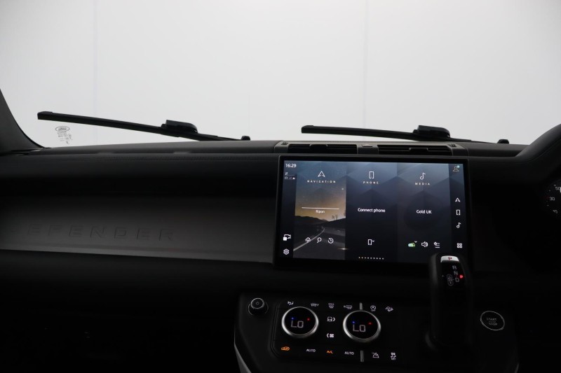 2024 (74) LAND ROVER COMMERCIAL DEFENDER 3.0 D250 Hard Top X-Dynamic SE Auto 5779750