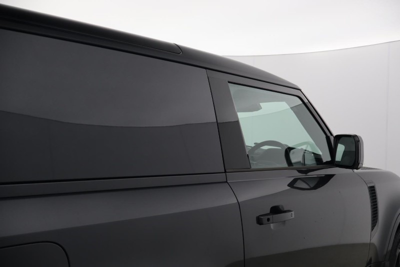 2024 (74) LAND ROVER COMMERCIAL DEFENDER 3.0 D250 Hard Top X-Dynamic SE Auto 5779733
