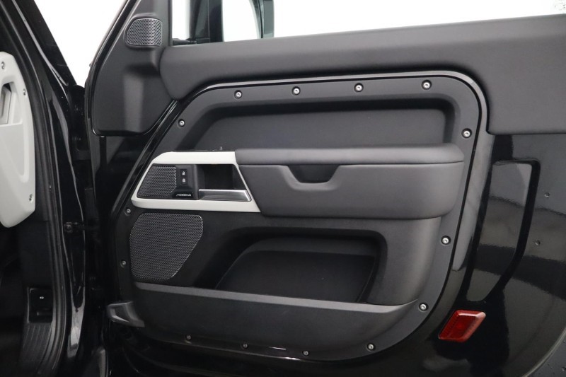 2023 (23) LAND ROVER COMMERCIAL DEFENDER 3.0 D300 Hard Top X-Dynamic HSE Auto 5780990