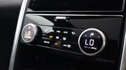 2023 (73) LAND ROVER DISCOVERY 3.0 D300 Dynamic SE 5dr Auto 5842331