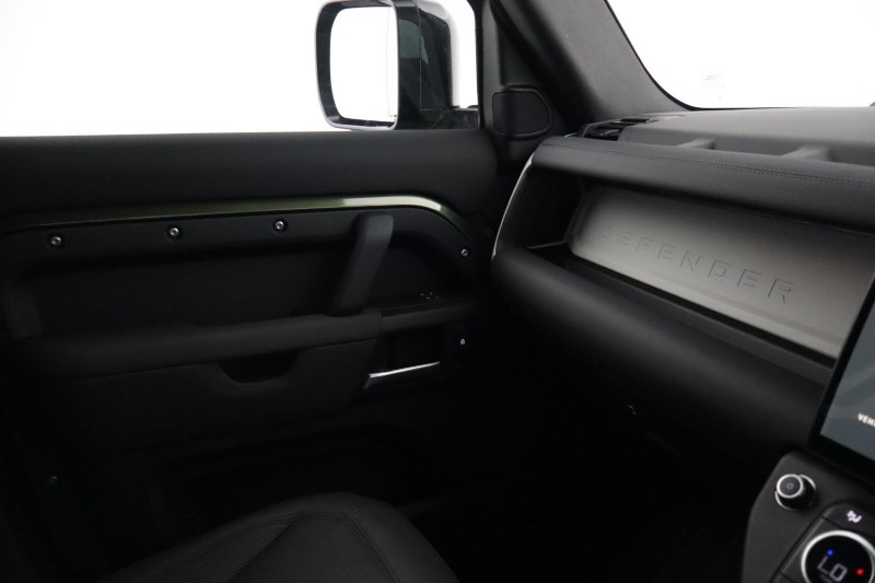 2025 (25) LAND ROVER DEFENDER 3.0 D350 X-Dynamic HSE 90 3dr Auto 5763396
