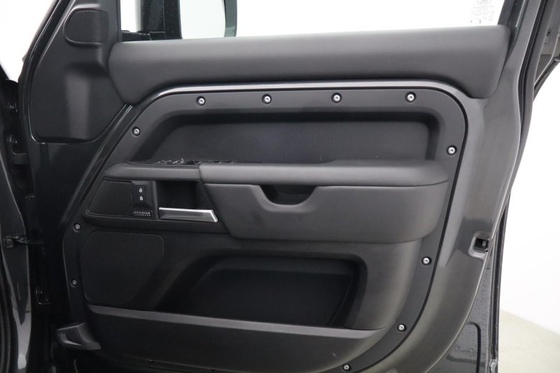 2025 (74) LAND ROVER DEFENDER 3.0 D350 X-Dynamic HSE 110 5dr Auto [7 Seat] 5758574