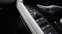 2021 (21) LAND ROVER RANGE ROVER EVOQUE 2.0 D200 R-Dynamic HSE 5dr Auto 5817300