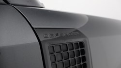 2025 (25) LAND ROVER DEFENDER 2.0 P300e X-Dynamic SE 110 5dr Auto 5821008
