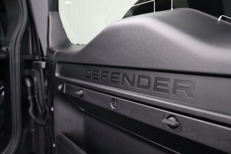 2025 (25) LAND ROVER DEFENDER 2.0 P300e X-Dynamic SE 110 5dr Auto 5820989