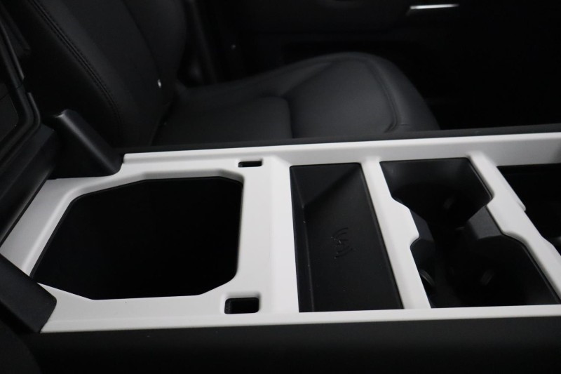 2025 (25) LAND ROVER DEFENDER 2.0 P300e X-Dynamic SE 110 5dr Auto 5821036