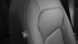2025 (25) LAND ROVER DEFENDER 2.0 P300e X-Dynamic SE 110 5dr Auto 5821035