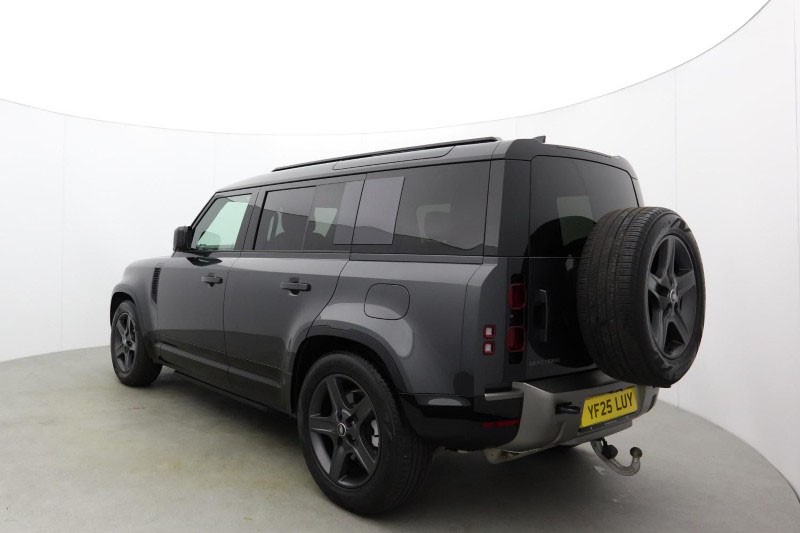 2025 (25) LAND ROVER DEFENDER 2.0 P300e X-Dynamic SE 110 5dr Auto 1